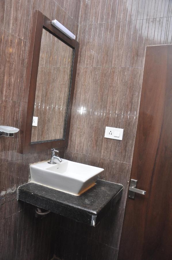 Hotel Temple City Papanasam Kültér fotó