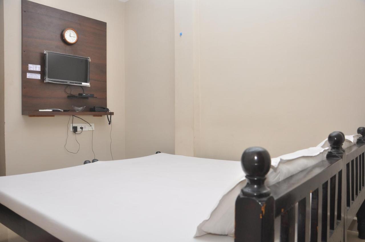 Hotel Temple City Papanasam Kültér fotó