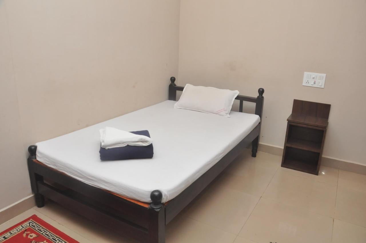 Hotel Temple City Papanasam Kültér fotó