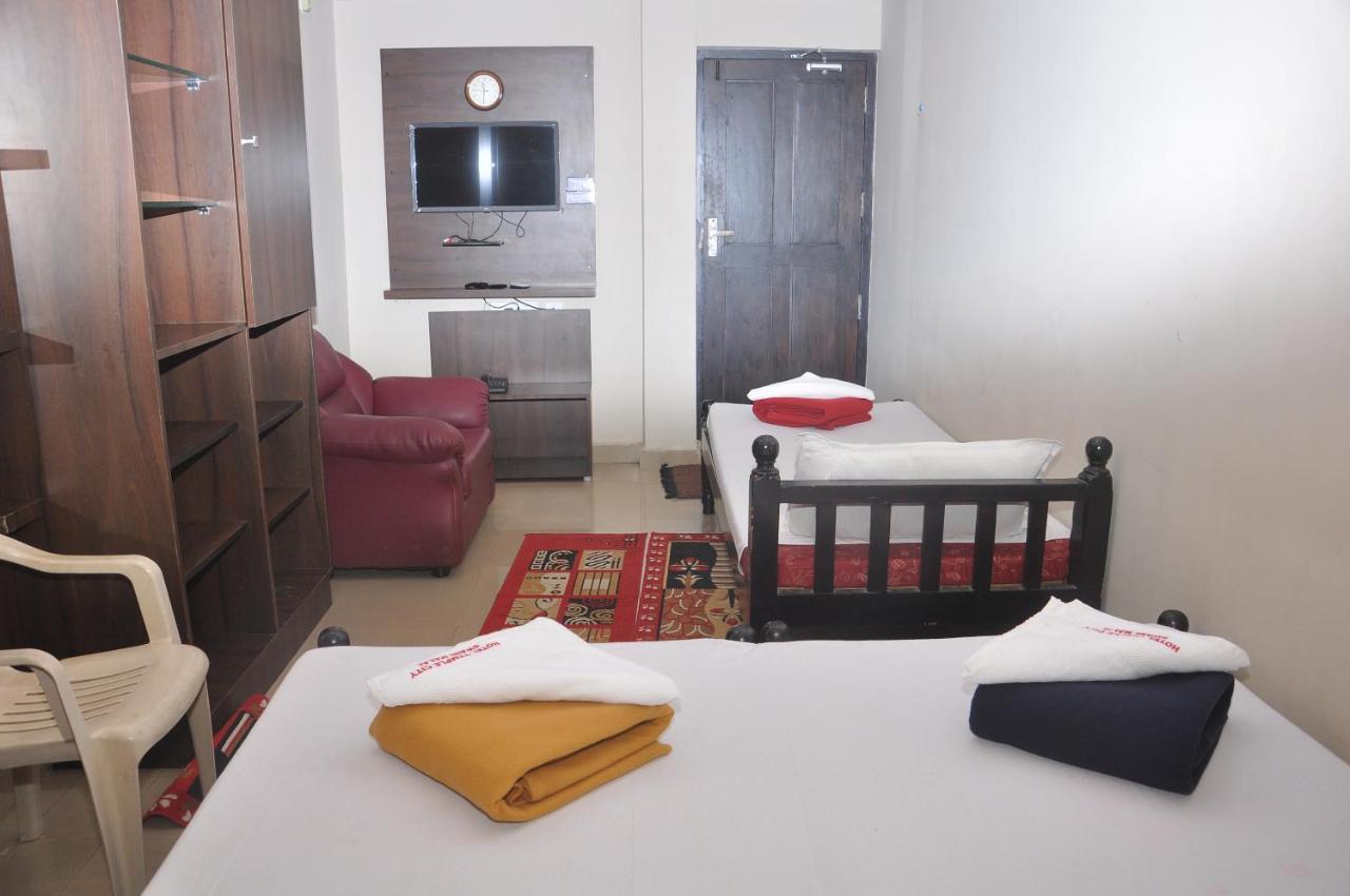 Hotel Temple City Papanasam Kültér fotó