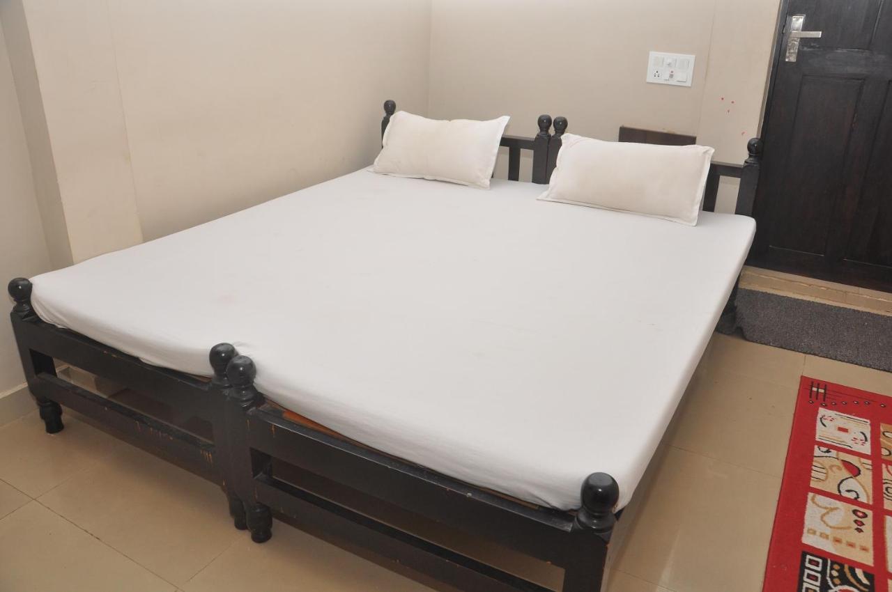 Hotel Temple City Papanasam Kültér fotó