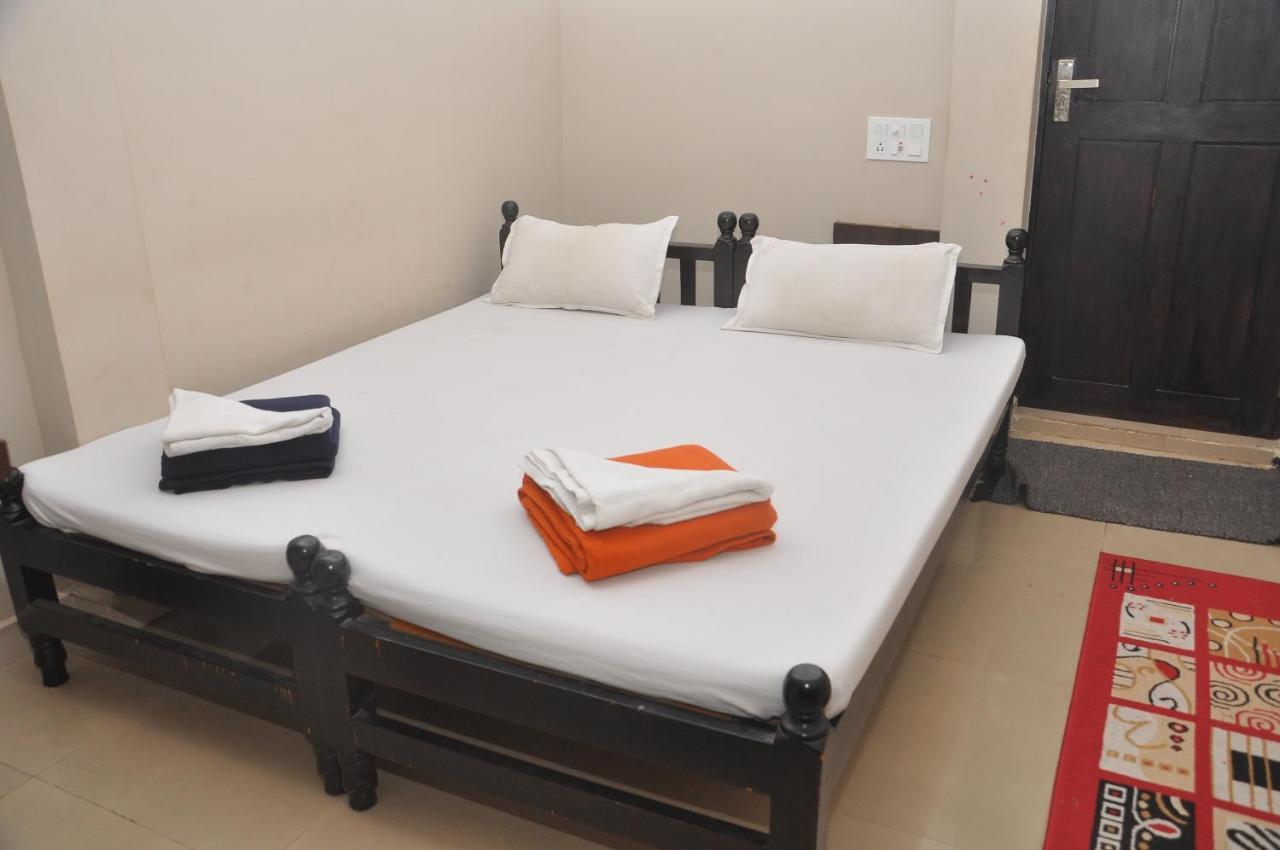 Hotel Temple City Papanasam Kültér fotó