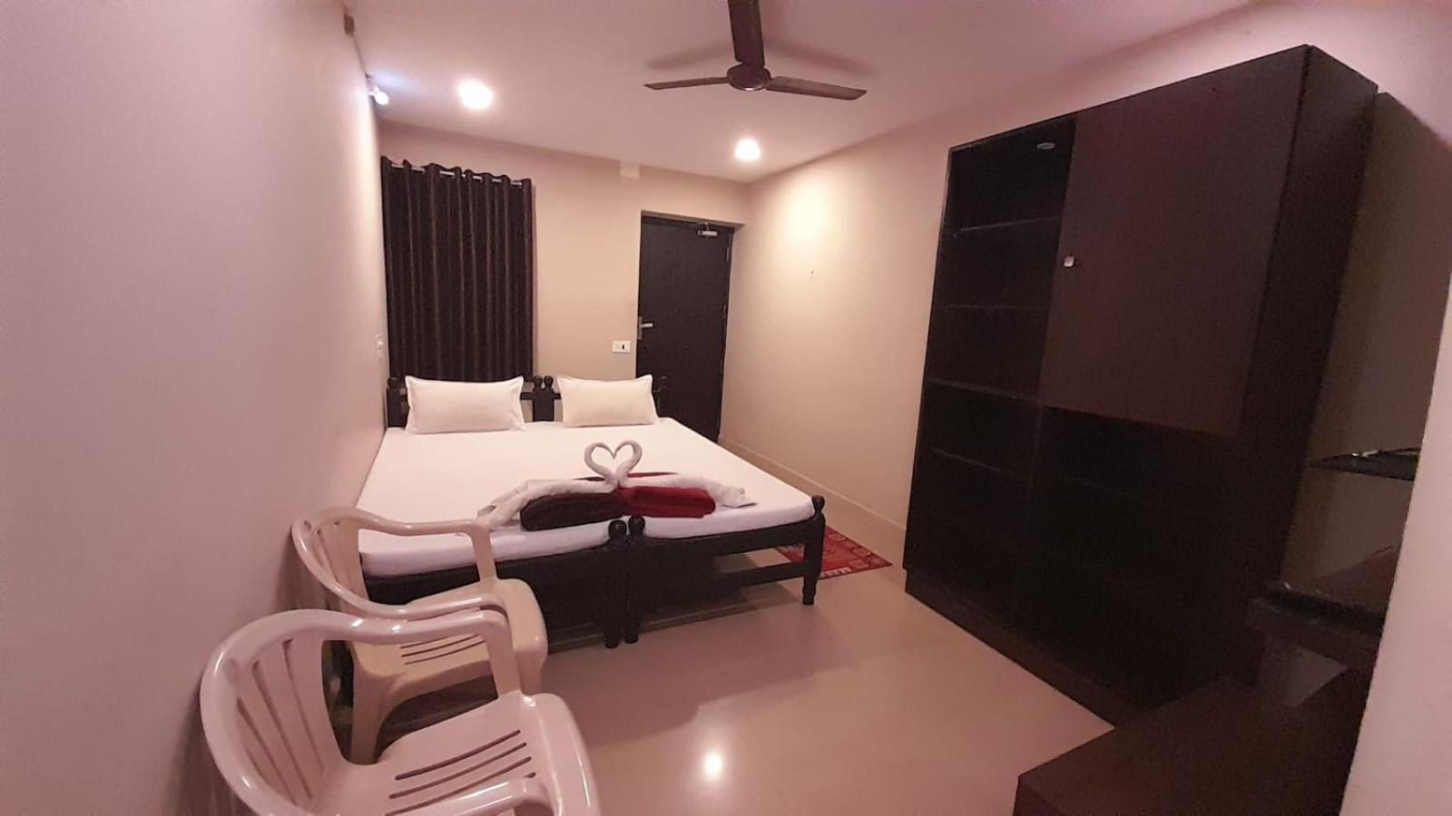 Hotel Temple City Papanasam Kültér fotó