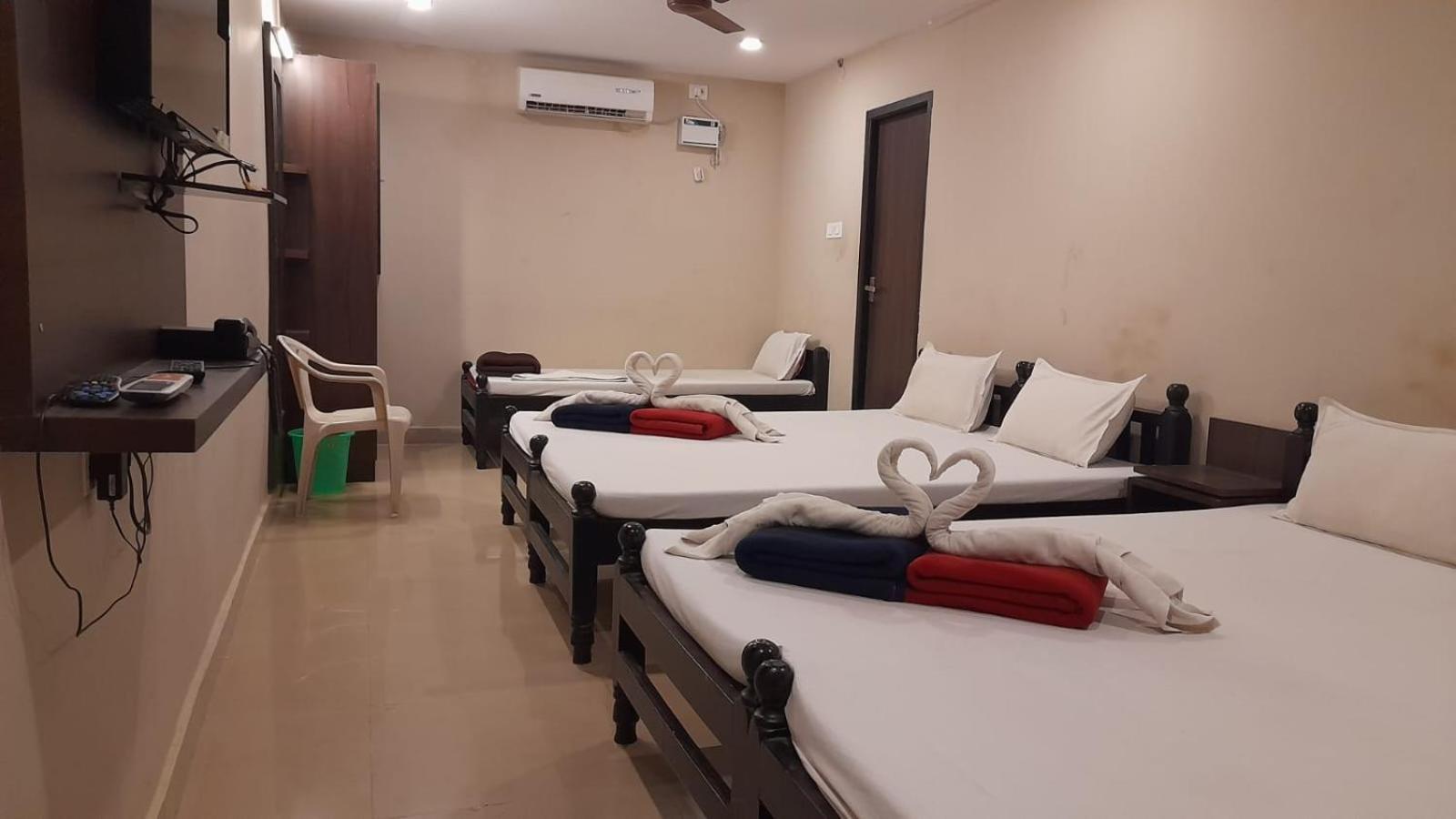 Hotel Temple City Papanasam Kültér fotó